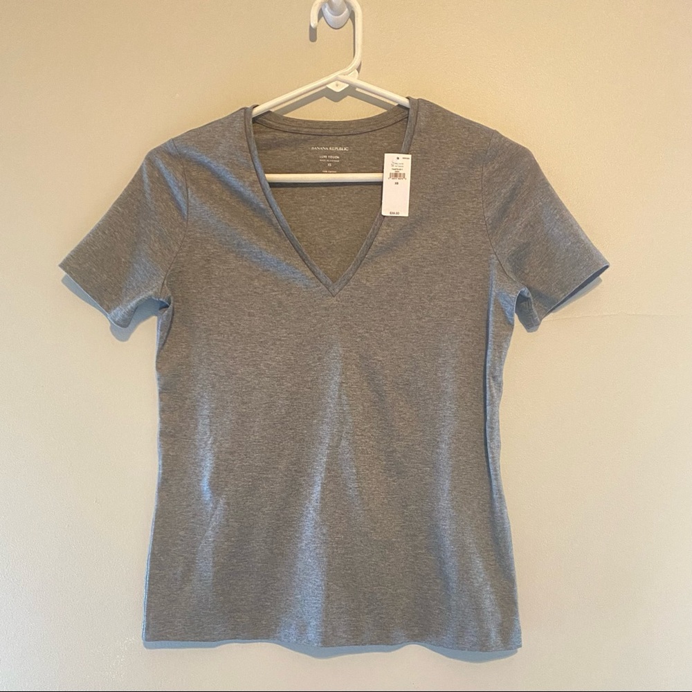 NWT Banana Republic Women’s V-Neck Tee in Gray, XS